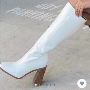 BNWT Princess Polly white tall boots!